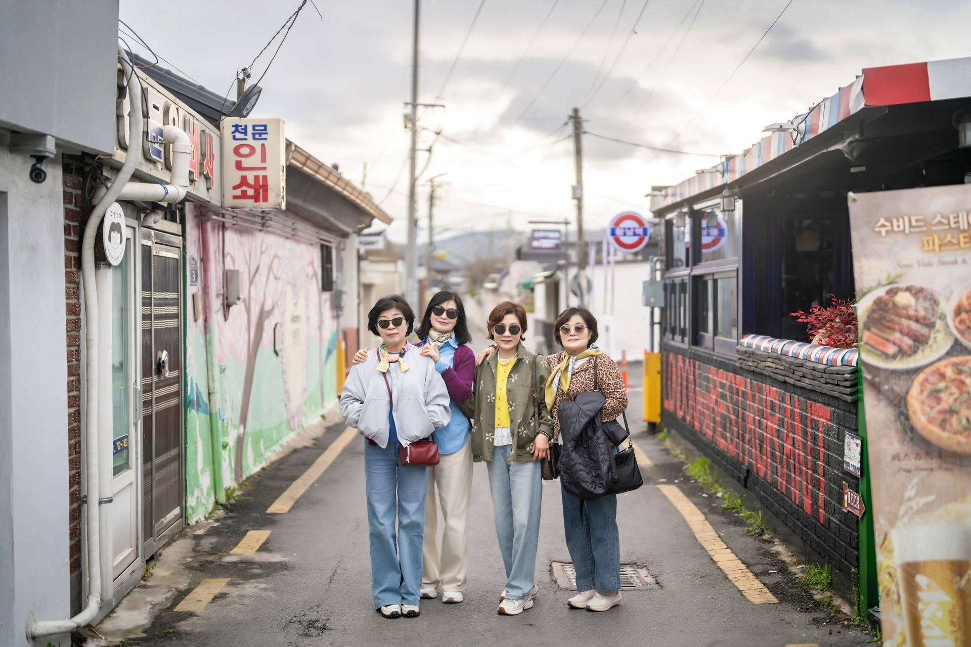 황리단길을 걷는 부모님들