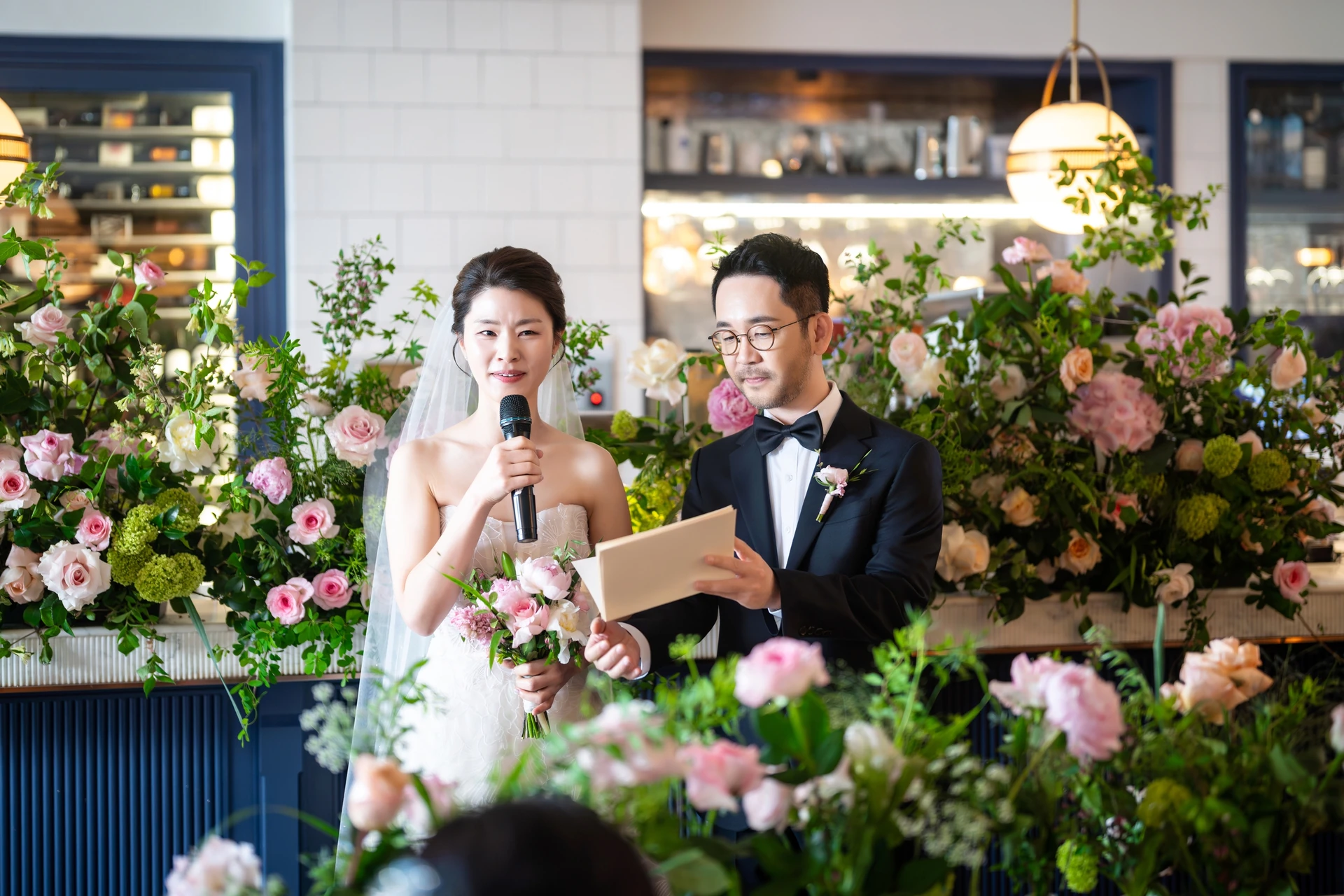스몰웨딩은 신랑 신부도 중요하지만 하객과의 사진도 중요하다