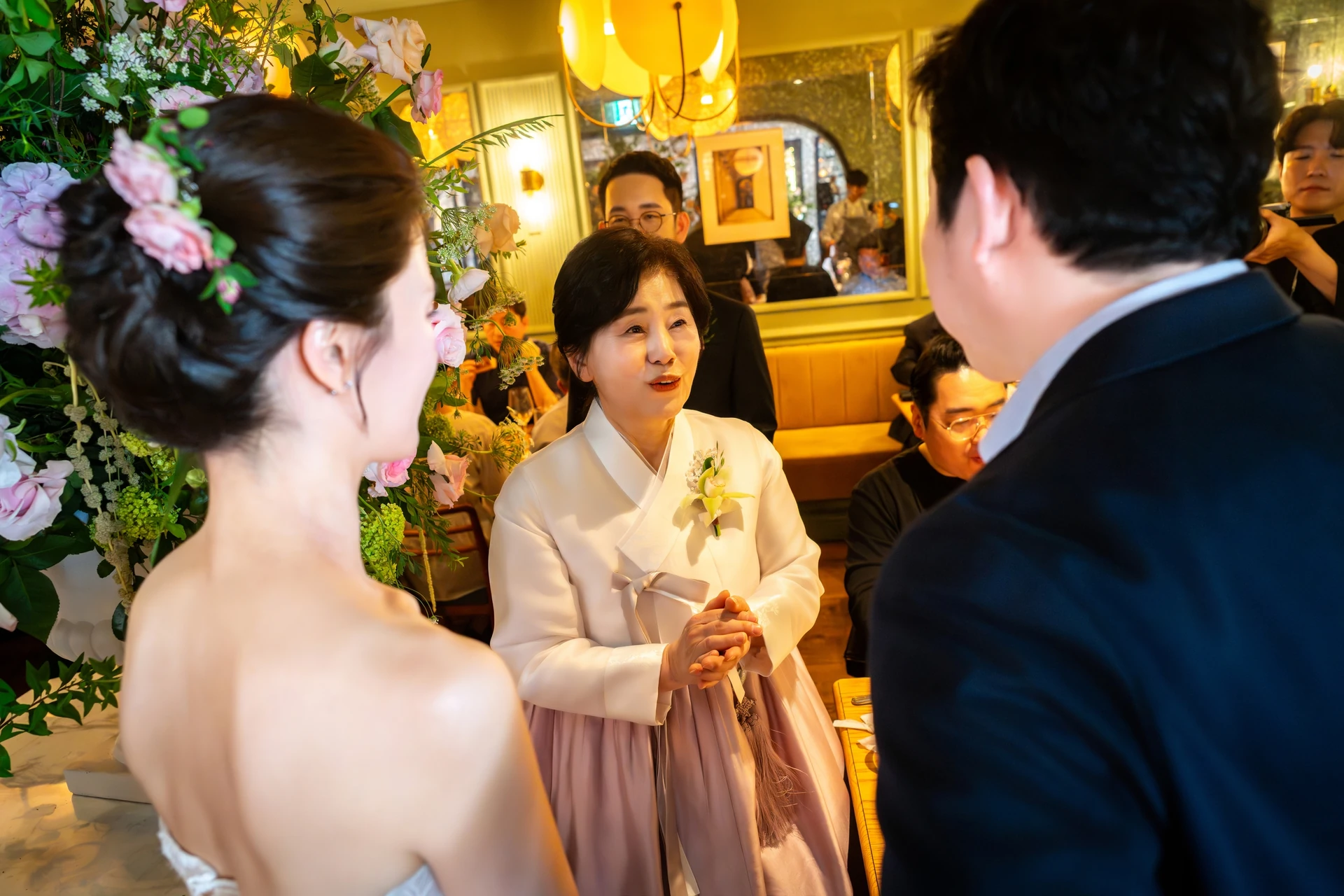 가족들에게 지인을 소개하는 시간